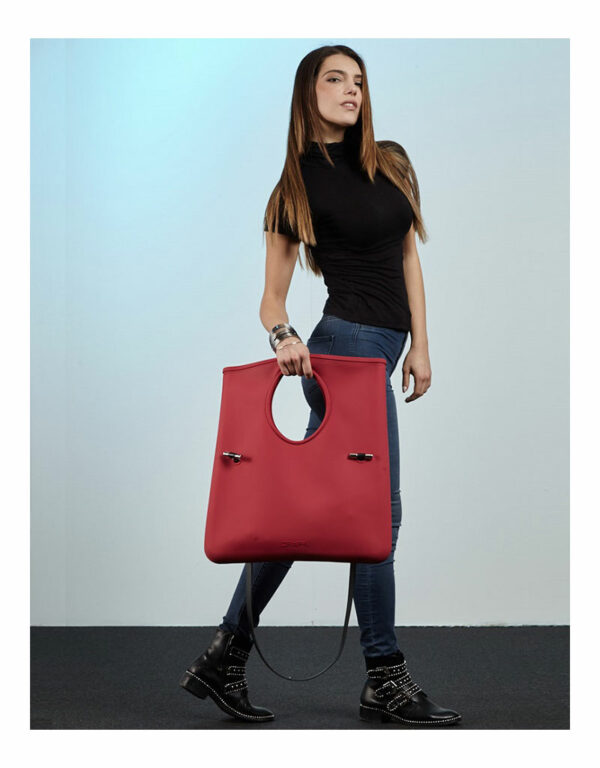 borsa LUCIA n°4 indossata a mano