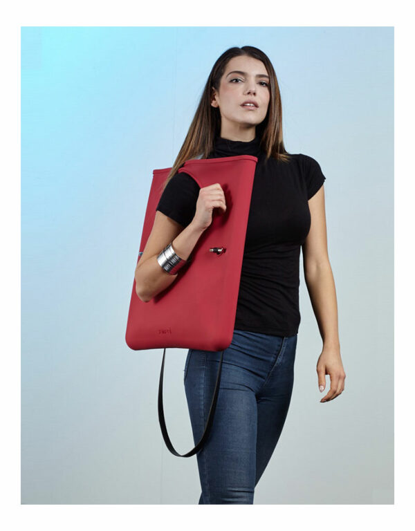 borsa LUCIA n°4 indossata a spalla