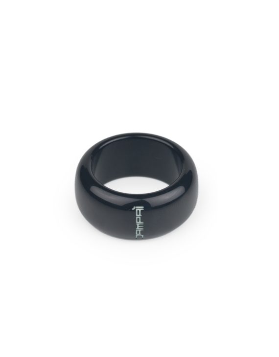 anello in resina lucida nera